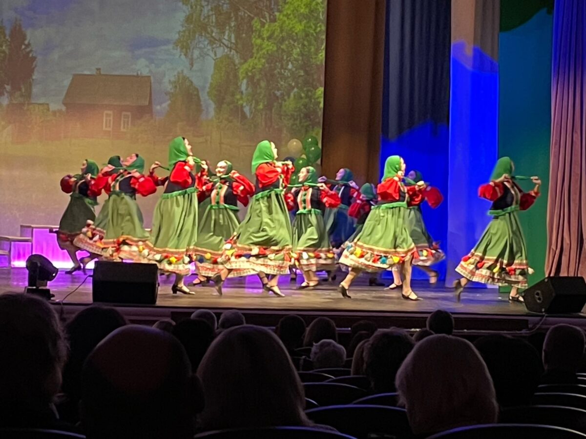 Ансамбль «Сибирьяночка» принял участие в праздничном концерте в честь Дня рождения Усольского района